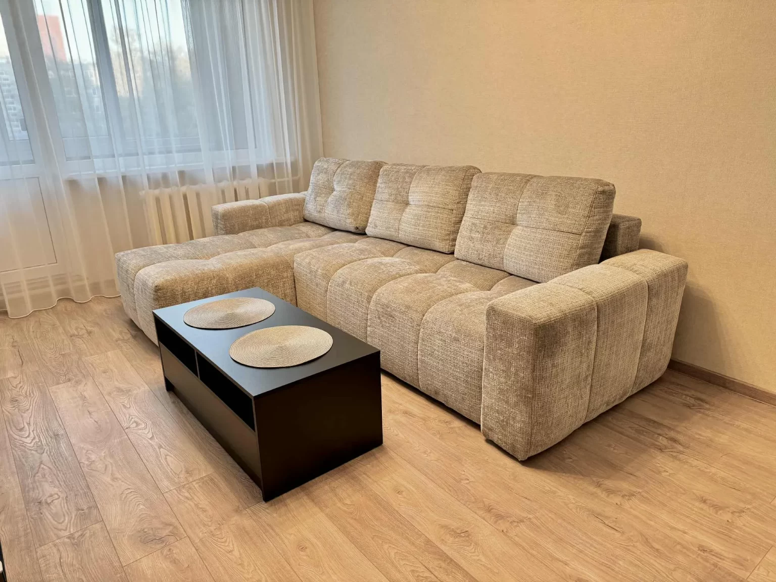 Cozy Baltic apartamentų šviesi svetainė Klaipėdoje